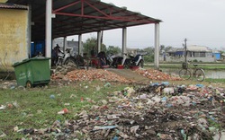 Chợ hôi thối vì rác thải