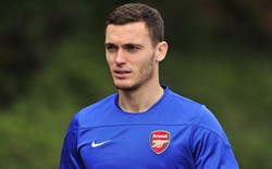 M.U nhắm “người thừa” của Arsenal thay Vidic