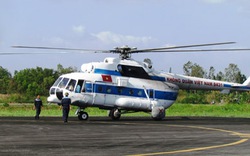 Đại tướng Phạm Văn Trà đi trực thăng thị sát vùng nghi máy bay rơi