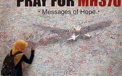 Hàng nghìn người quỳ rạp nguyện cầu cho hành khách máy bay mất tích