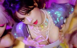 Người đẹp Hàn bị chỉ trích múa cột khoe ngực trong MV