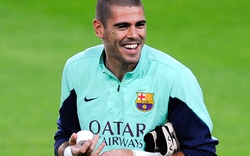 Victor Valdes bất ngờ gia nhập Man City