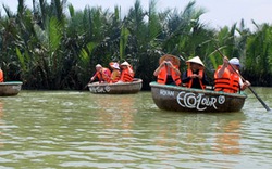 Chơi, học ngư dân làng dừa cầm lưới, chèo thuyền, bắt cá