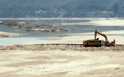 Quảng Ngãi: Sông khô, hồ cạn  vì thủy điện tích nước 