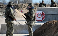 Ukraine đóng cửa &#39;biên giới&#39; với Crimea