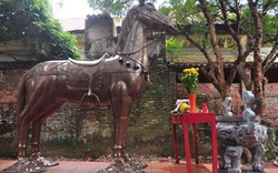 Hà Nội: Ngựa sắt 2,5 tấn đã bị &#39;trục xuất&#39; khỏi đền Phù Đổng