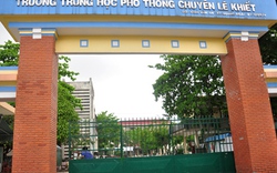 Ong tấn công tại trường, hàng chục học sinh nhập viện