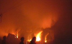 Quảng Bình: Cháy chợ lúc rạng sáng, nhiều gian hàng bị thiêu rụi
