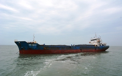 Quảng Trị: Cứu tàu chở 1.300 tấn tinh bột sắn mắc cạn ở Cửa Việt 