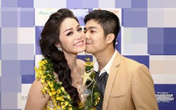 Chồng Nhật Kim Anh hôn chúc mừng vợ thành Quán quân