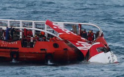 Nổ bóng khí, QZ8501 tiếp tục chìm xuống đáy biển