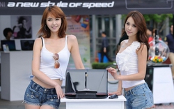 Siêu mẫu xứ Hàn khoe vẻ sexy bên siêu laptop