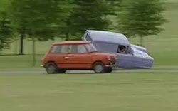 Tổng hợp những tình huống Mr Bean lái xe “điên“