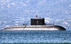 Ảnh: Tàu ngầm Kilo Hải Phòng được lai dắt về quân cảng