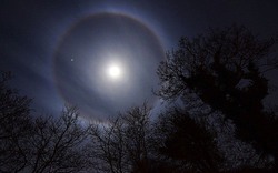 “Vầng hào quang” của mặt trăng xuất hiện ở Anh