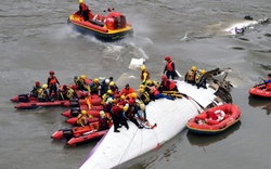Máy bay Đài Loan rơi: Bố nhanh trí cứu thoát cả nhà
