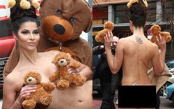 Người mẫu Đức gây náo loạn vì che thân bằng 3 con gấu