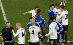 Nghi án sao Chelsea “cẩu xực” tiền vệ Everton