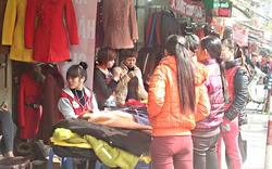 Hà Nội: Shop thời trang lưa thưa khách mua ngày cận tết