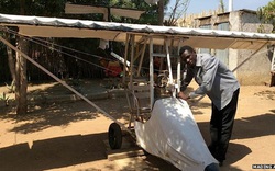 Chàng thanh niên tự chế máy bay ở Nam Sudan