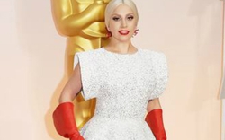 Lady GaGa hạnh phúc khoe nhẫn đính hôn trên thảm đỏ Oscar