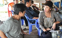 “Trúng số” phòng vé, Dustin Nguyễn đến thăm bệnh nhân nghèo