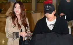 Lee Byung Hun cúi đầu xin lỗi vợ giữa sân bay