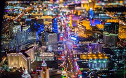 Ngắm “thành phố không ngủ” Las Vegas từ độ cao 2.600 mét