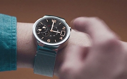 Đeo thử đồng hồ thông minh Huawei Watch