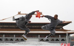 Ảnh đẹp: Võ tăng TQ khoe tuyệt kỹ kung fu Thiếu Lâm