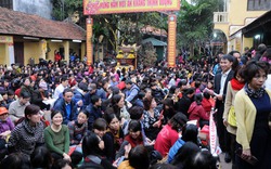 Người dân đổ về chùa Phúc Khánh dự lễ cầu an