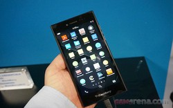 Trên tay smartphone tầm trung BlackBerry Leap