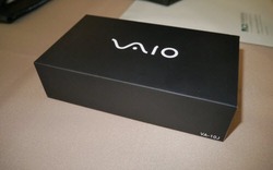 Lộ ảnh hộp smartphone đầu tiên của VAIO