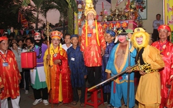 Hàng vạn người đi “thỉnh kinh” trong lễ hội ở Long An