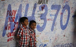 Một năm MH370: Nỗi mất mát vô bờ của những đứa trẻ mồ côi