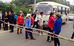Dân lại chặn đường dẫn lên cao tốc Nội Bài – Lào Cai
