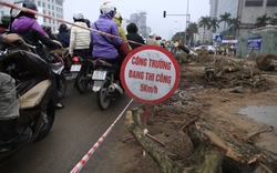 Hà Nội: Vỉa hè bị đào bới gây tắc đường cục bộ