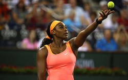 Serena Williams &#34;vật vã&#34; ngày tái xuất Indian Wells