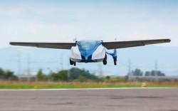 AeroMobil phát triển ô tô dạng tự động bay