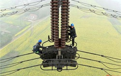 “Thót tim” khi sửa điện “giữa trời” ở độ cao 122 mét