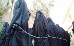 Hãi hùng chợ bán phụ nữ của IS