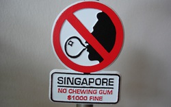 Lý Quang Diệu đã cấm kẹo cao su ở Singapore ra sao?