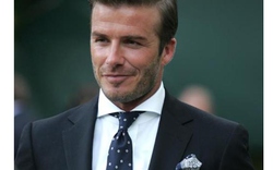 5 kiểu gập khăn cài áo dễ mà đẹp như David Beckham