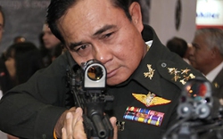 Thủ tướng Thái Lan dọa “bắn bỏ” phóng viên