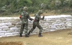 Video: Ném hụt lựu đạn, lính TQ thoát chết trong gang tấc