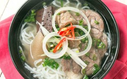 Cuối tuần đãi cả nhà bún bò gân cực hot nhé!