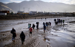 Chùm ảnh: Lũ lụt lịch sử “nhấn chìm” miền Bắc Chile
