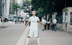 Cười vỡ bụng với CĐV học đòi phong cách của Ronaldo 