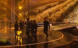 Mỹ nam Hàn gặp sự cố nghiêm trọng trên sân khấu đại nhạc hội