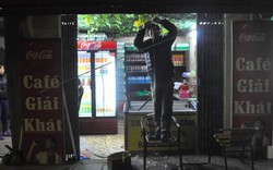 Hà Nội: Thanh niên nghi ngáo đá "đại náo" quán cà phê, tự cứa cổ